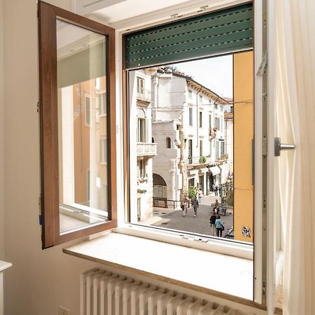 Domus Verona - Elegante Residenza Con Affaccio Su Porta Leoni Exteriör bild