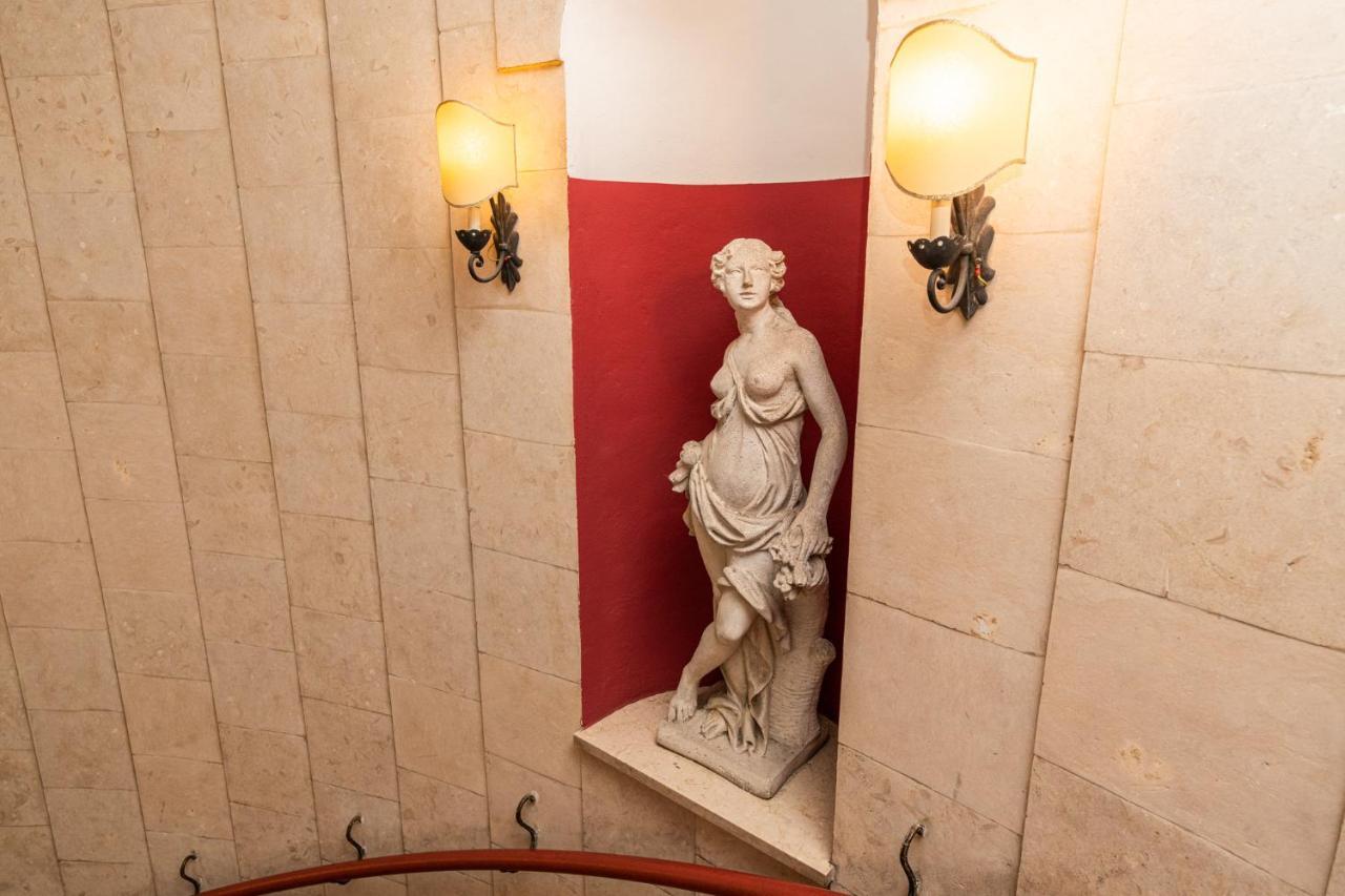 Domus Verona - Elegante Residenza Con Affaccio Su Porta Leoni Exteriör bild
